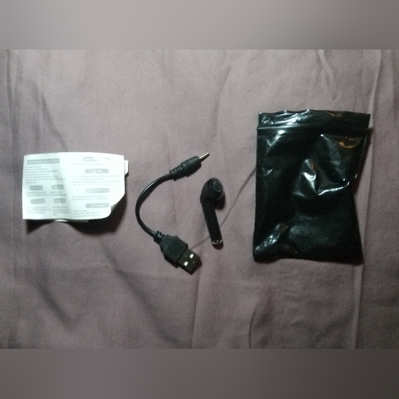 Wireless Earbud in Dark Green - Picture 5 of 9